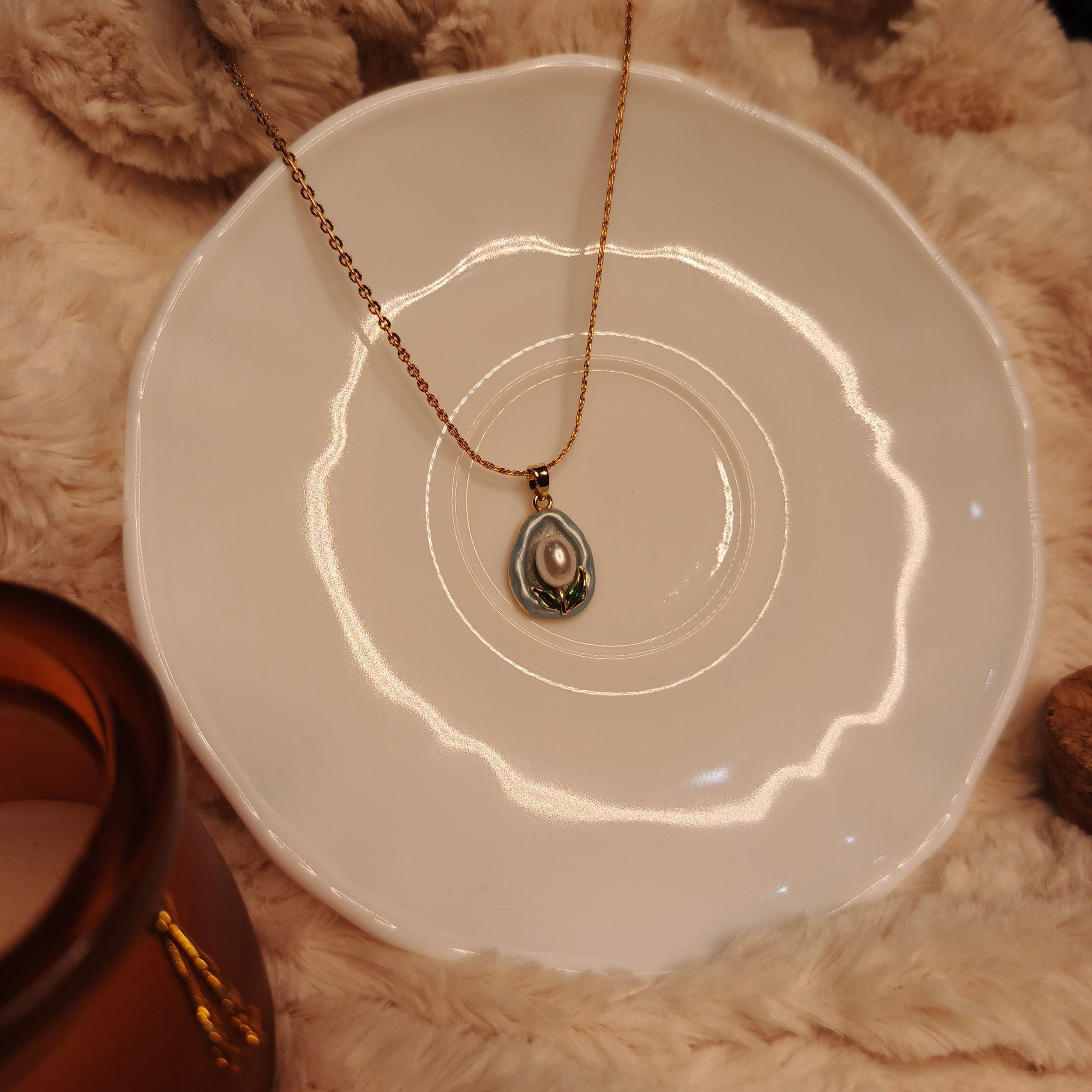 Gold Pearl Pendant Necklace for Women