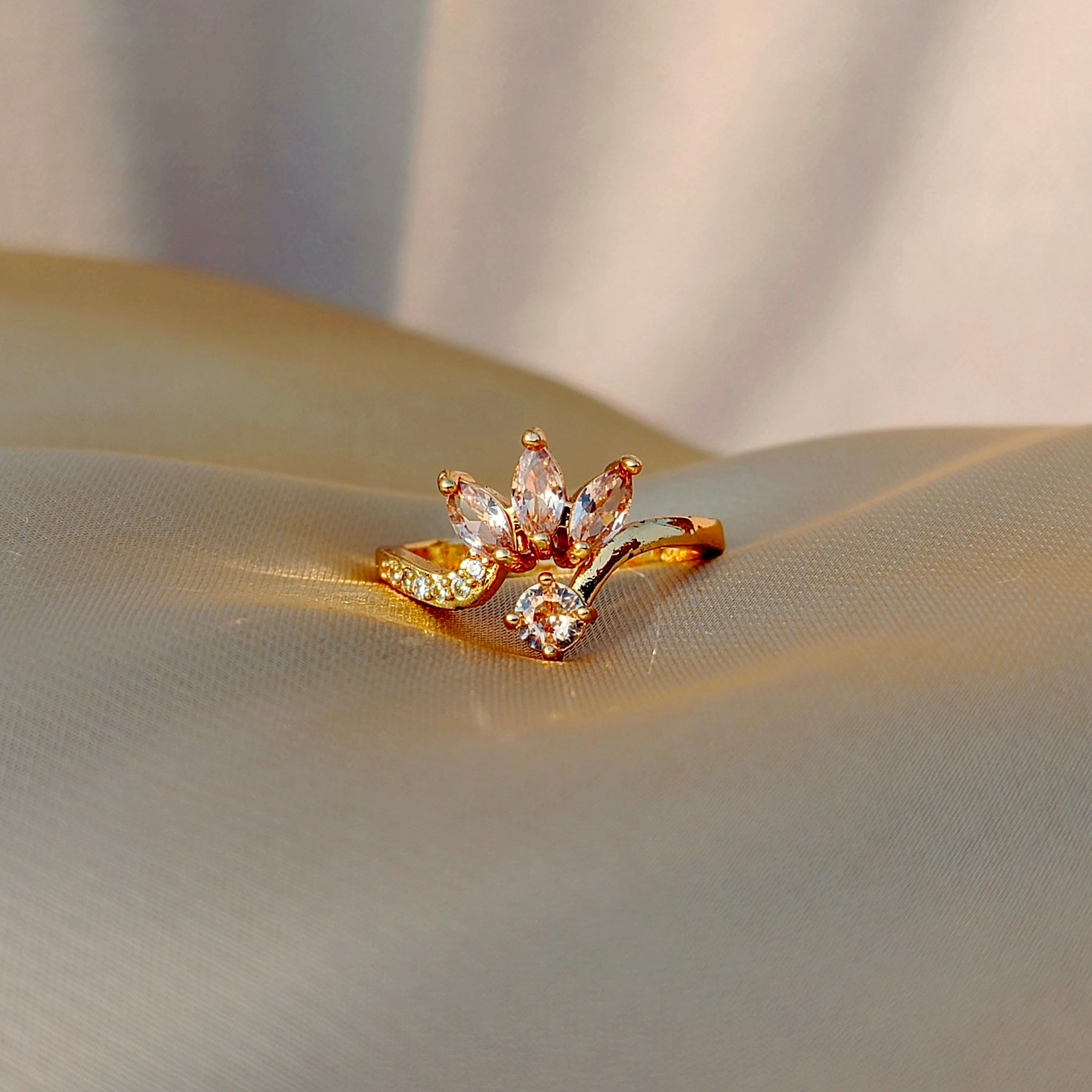 Adjustable Floral Crown Ring with Sparkling Zircon Stones – Elegant Statement Jewelry