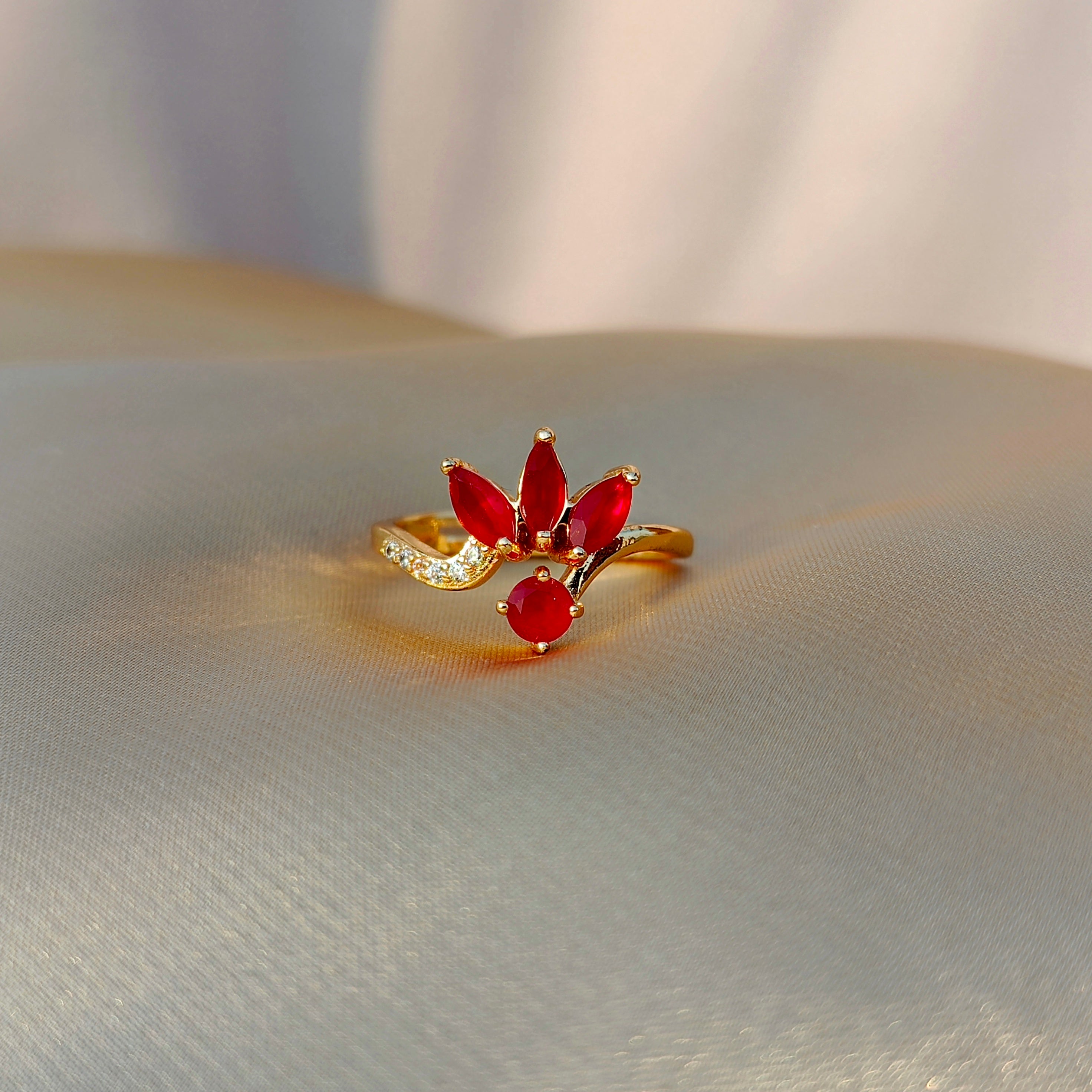 Adjustable Floral Crown Ring with Sparkling Zircon Stones – Elegant Statement Jewelry