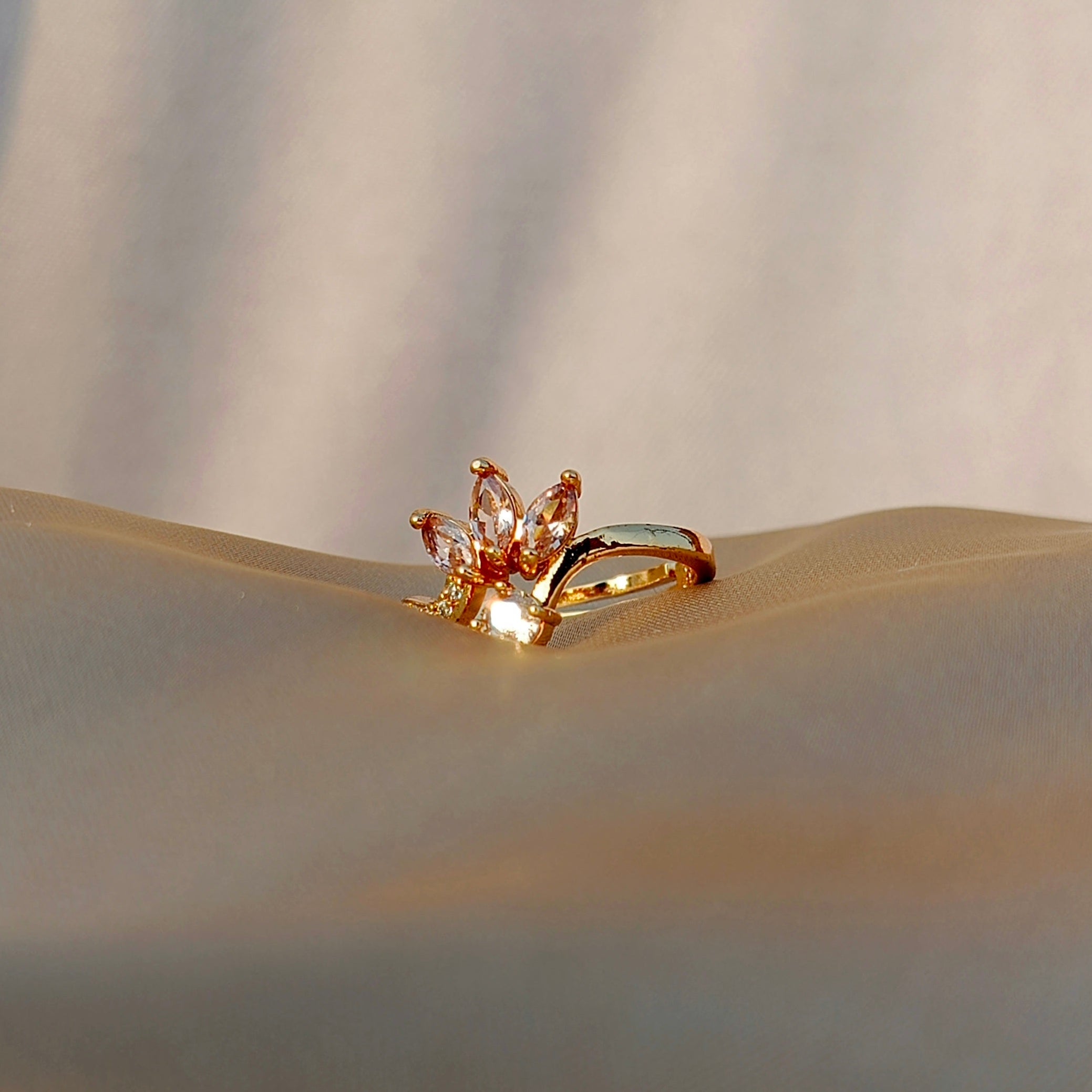 Adjustable Floral Crown Ring with Sparkling Zircon Stones – Elegant Statement Jewelry