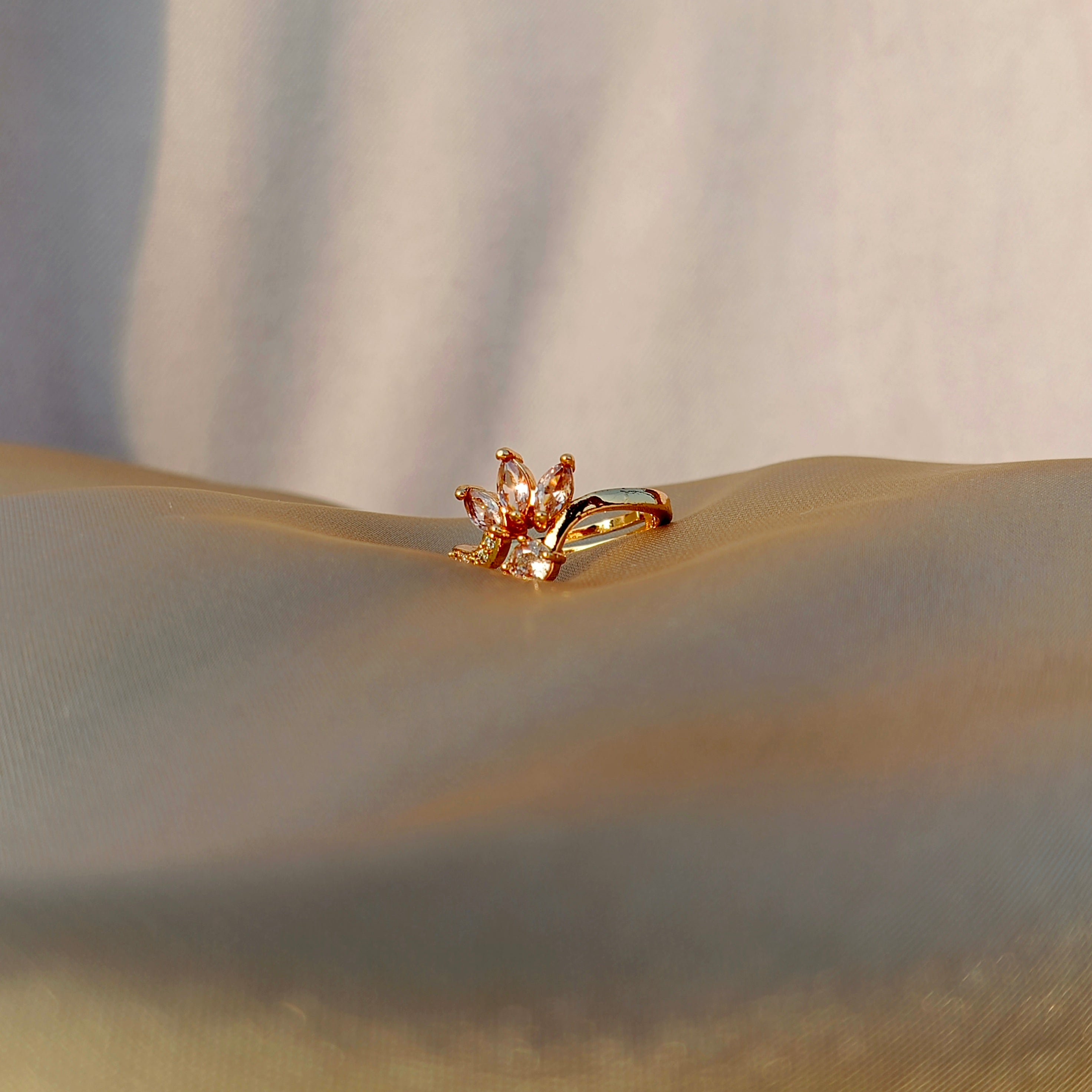 Adjustable Floral Crown Ring with Sparkling Zircon Stones – Elegant Statement Jewelry