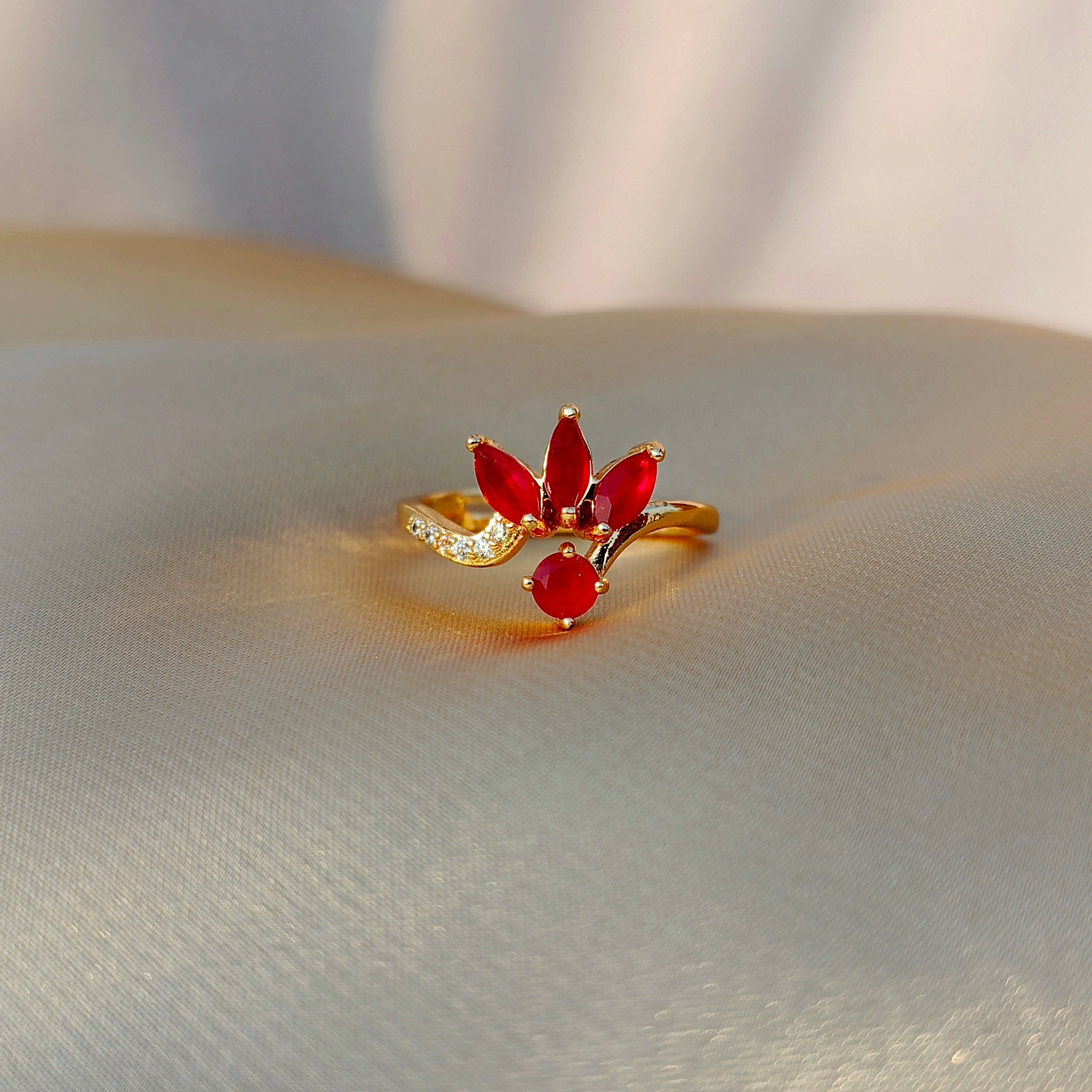 Adjustable Floral Crown Ring with Sparkling Zircon Stones – Elegant Statement Jewelry